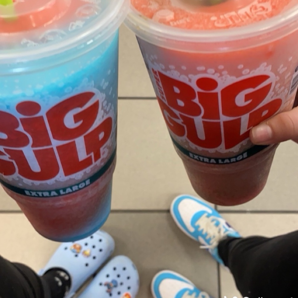 Meet your Posher, Eliya